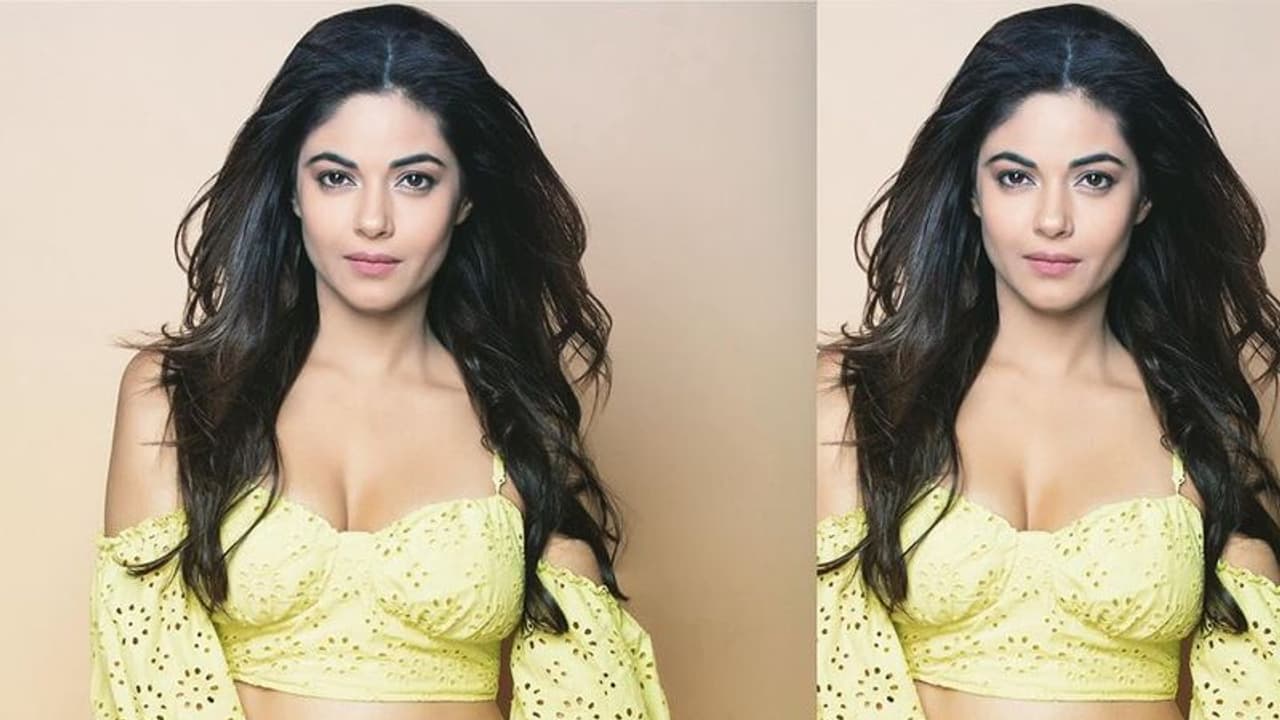 ধর্ষণের অভিযোগ থেকে খুনের হুমকি, প্রিয়ঙ্কার বোন মীরার উত্তরে তোলপাড় নেটদুনিয়া ধর্ষণের অভিযোগ থেকে খুনের হুমকি, প্রিয়ঙ্কার বোন মীরার উত্তরে তোলপাড় নেটদুনিয়া