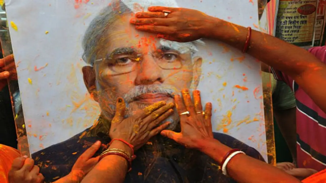 করোনা আতঙ্কের মাঝেই রঙিন হোলি, শুভেচ্ছা জানালেন প্রধানমন্ত্রী রাষ্ট্রপতি