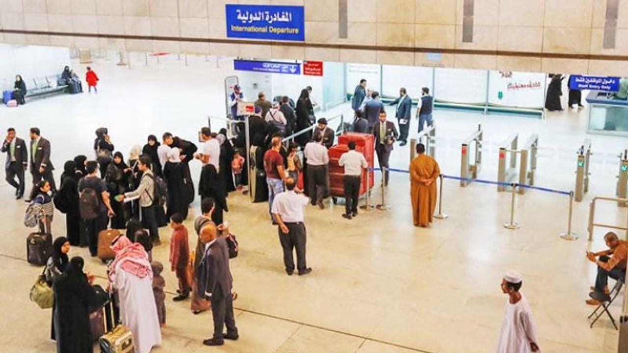 ആരോഗ്യപ്രശ്നങ്ങൾ മറച്ചുവെച്ചാൽ അഞ്ച് ലക്ഷം റിയാൽ പിഴ; മുന്നറിയിപ്പുമായി സൗദി പബ്ലിക് പ്രോസിക്യൂഷൻ ആരോഗ്യപ്രശ്നങ്ങൾ മറച്ചുവെച്ചാൽ അഞ്ച് ലക്ഷം റിയാൽ പിഴ; മുന്നറിയിപ്പുമായി സൗദി പബ്ലിക് പ്രോസിക്യൂഷൻ