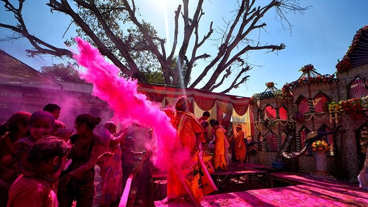 This year celebrate Holi at these iconic places in Vrindavan
