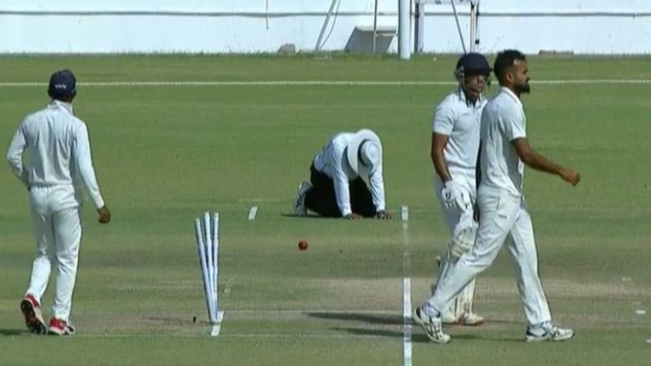 கிரிக்கெட் வரலாற்றில் அரிதினும் அரிதான சம்பவம்.. பிசிசிஐ யின் திட்டமின்மையால் வதைபடும் அம்பயர்