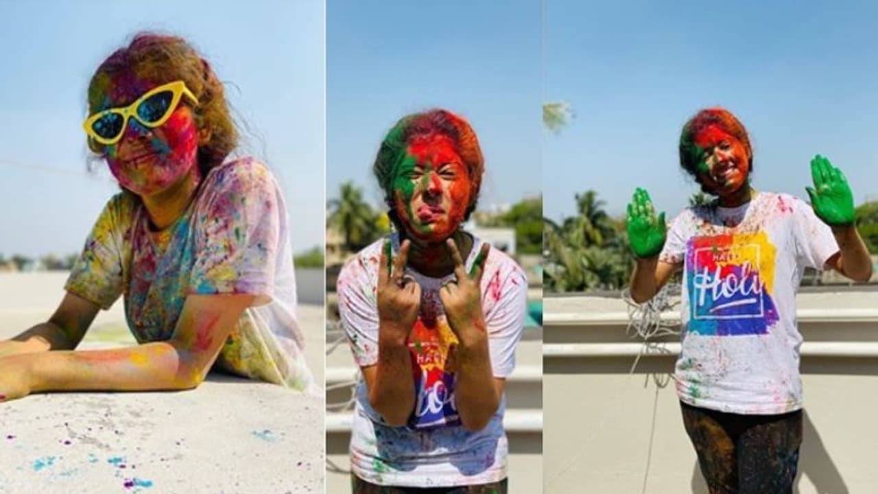 পরীক্ষার আগেও ফিকে হল না দোলের রং, রঙের উৎসবে মাতলেন দিতিপ্রিয়া পরীক্ষার আগেও ফিকে হল না দোলের রং, রঙের উৎসবে মাতলেন দিতিপ্রিয়া