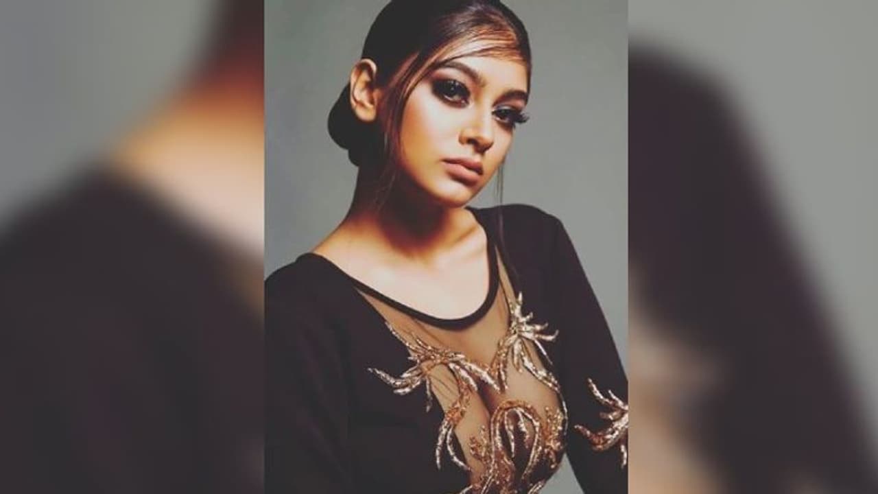 'সেক্স' কে হাতিয়ার করে হোলিতে বিবৃতির কড়া বার্তা, অভিনেত্রীর প্রশংসায় পঞ্চমুখ নেটিজেন 'সেক্স' কে হাতিয়ার করে হোলিতে বিবৃতির কড়া বার্তা, অভিনেত্রীর প্রশংসায় পঞ্চমুখ নেটিজেন