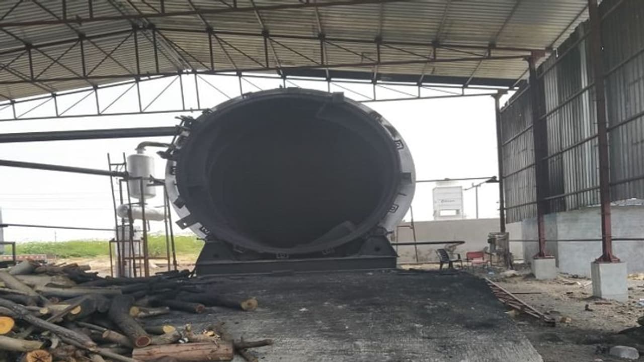 ಯಾದಗಿರಿ: ಟೈರ್ ಸುಡುವ ಸ್ಟಿಮ್ ಬಾಯ್ಲರ್ ಸ್ಫೋಟ, 8 ಮಂದಿಗೆ ಗಾಯ ಯಾದಗಿರಿ: ಟೈರ್ ಸುಡುವ ಸ್ಟಿಮ್ ಬಾಯ್ಲರ್ ಸ್ಫೋಟ, 8 ಮಂದಿಗೆ ಗಾಯ