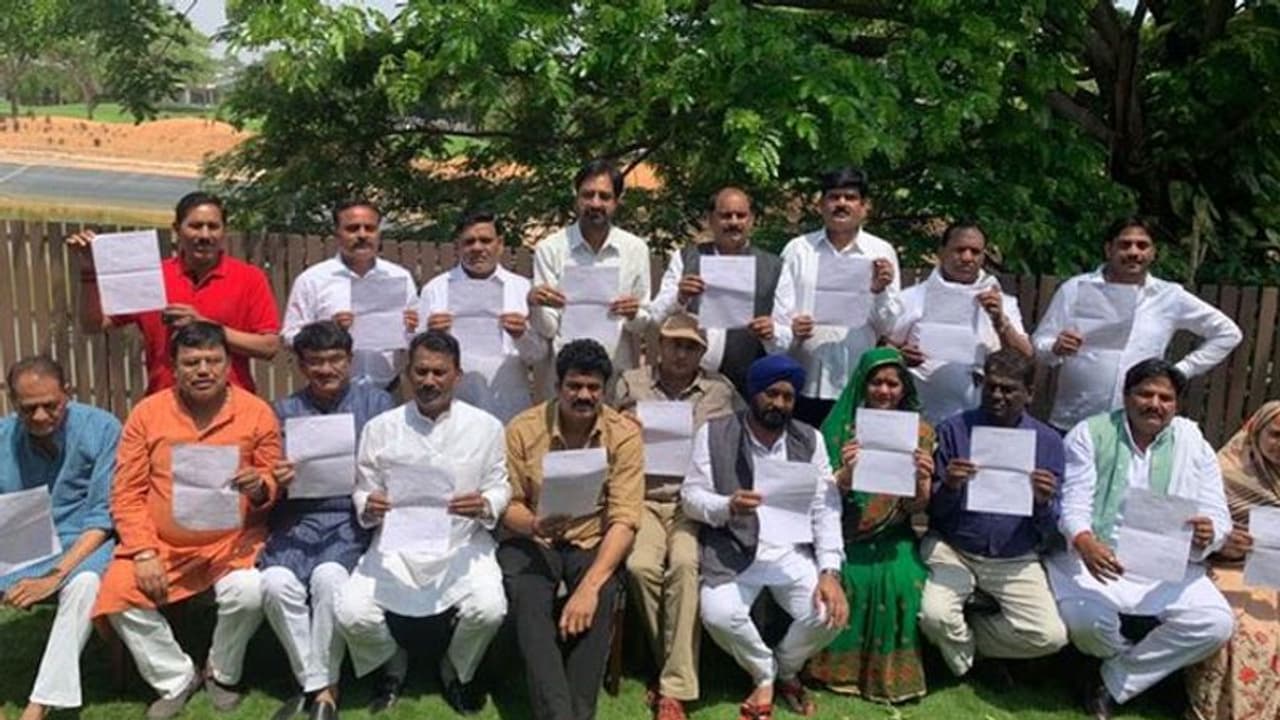 মধ্যপ্রদেশের রাজনৈতিক সংকট অব্যাহত, জারি কংগ্রেস বিধায়কদের নাটক মধ্যপ্রদেশের রাজনৈতিক সংকট অব্যাহত, জারি কংগ্রেস বিধায়কদের নাটক