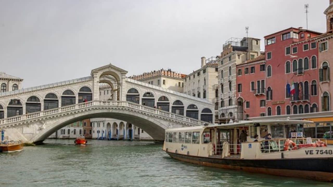 ആരും പുറത്തിറങ്ങുന്നില്ല, നഗരങ്ങള് വിജനം; ഐസൊലേഷന് വാര്ഡായി ഇറ്റലി ആരും പുറത്തിറങ്ങുന്നില്ല, നഗരങ്ങള് വിജനം; ഐസൊലേഷന് വാര്ഡായി ഇറ്റലി
