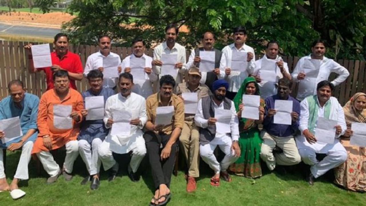 ರಾಜಕೀಯ ಹೈಡ್ರಾಮಾ: ಬೆಂಗಳೂರಿನಿಂದಲೇ 19 ಶಾಸಕರು ರಾಜೀನಾಮೆ