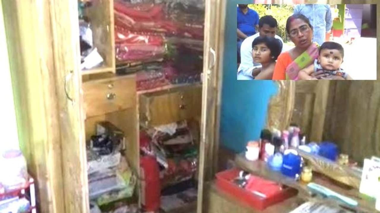 নড়লেই গুলি করব,শিশুর মাথায় বন্দুক ঠেকিয়ে ডাকাতি নদিয়ায় নড়লেই গুলি করব,শিশুর মাথায় বন্দুক ঠেকিয়ে ডাকাতি নদিয়ায়