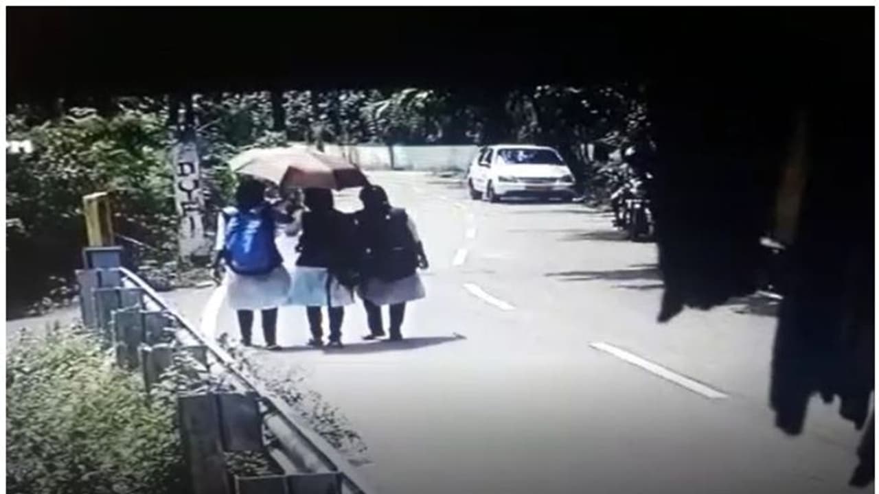 ആലപ്പുഴ പൂച്ചാക്കൽ അപകടത്തിൽ വഴിത്തിരിവ്; കുട്ടികളുടെ നില തൃപ്തികരം ആലപ്പുഴ പൂച്ചാക്കൽ അപകടത്തിൽ വഴിത്തിരിവ്; കുട്ടികളുടെ നില തൃപ്തികരം