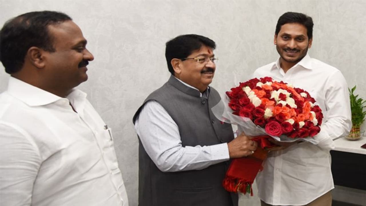 జగన్తో నత్వానీ భేటీ:ఏపీ అభివృద్ది కోసం కృషి చేస్తా జగన్తో నత్వానీ భేటీ:ఏపీ అభివృద్ది కోసం కృషి చేస్తా