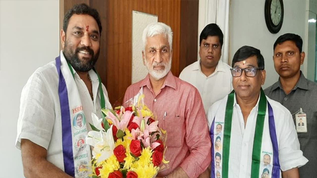 టిడిపి, జనసేనలకు బిగ్ షాక్... వైసిపిలోకి మాజీ మంత్రి, ఇద్దరు ఎమ్మెల్యేలు టిడిపి, జనసేనలకు బిగ్ షాక్... వైసిపిలోకి మాజీ మంత్రి, ఇద్దరు ఎమ్మెల్యేలు