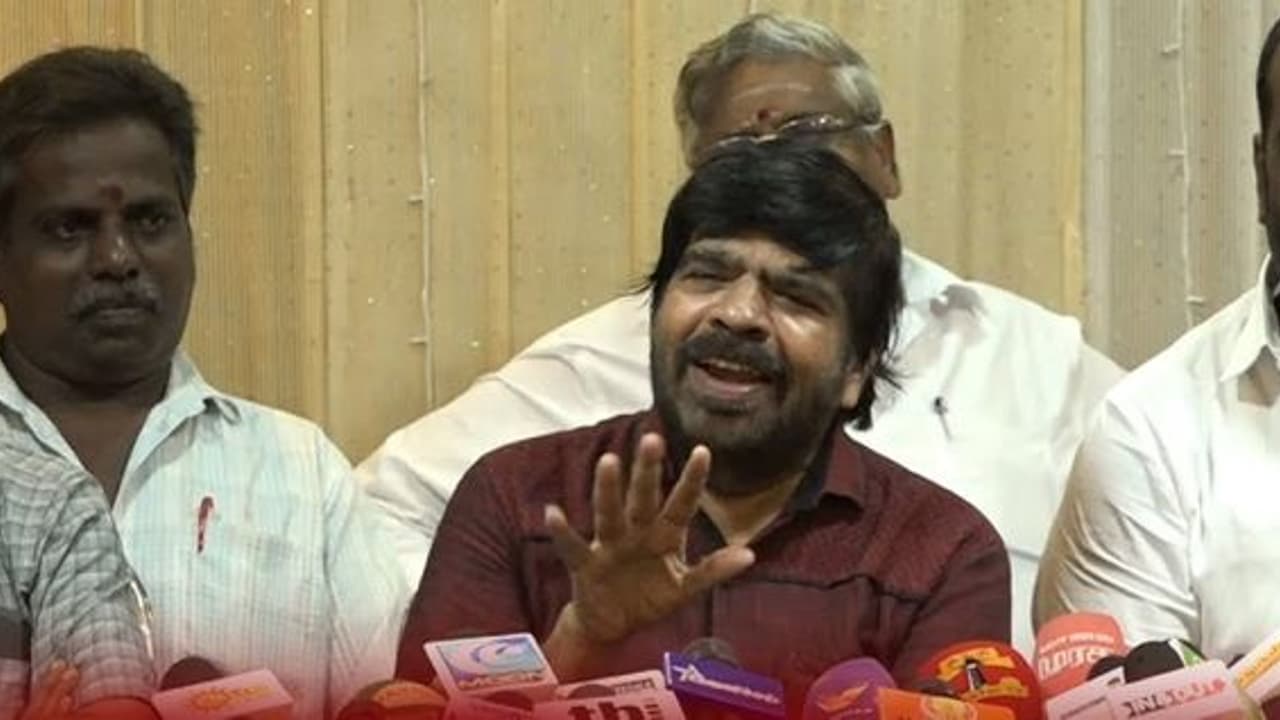 இந்தியாவில் தமிழ்நாடு என்ன தனி தீவா..?? நடிகர் டி.ராஜேந்தர் அதிரடி கேள்வி, ஆவேசம் ..!! இந்தியாவில் தமிழ்நாடு என்ன தனி தீவா..?? நடிகர் டி.ராஜேந்தர் அதிரடி கேள்வி, ஆவேசம் ..!!