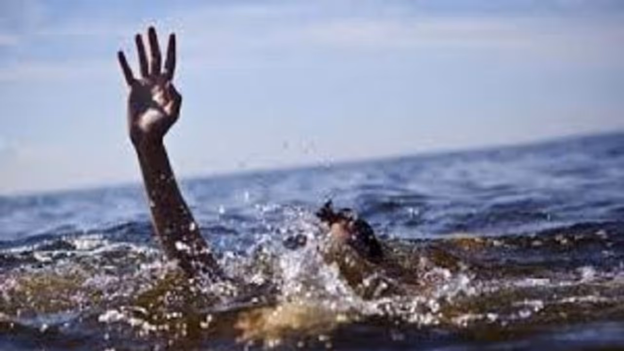 ಪ್ರತ್ಯೇಕ ಘಟನೆ: ಹೋಳಿ ಸಂಭ್ರಮದಲ್ಲಿ ಮೂವರ ಜೀವಕ್ಕೆ ಕುತ್ತು ಪ್ರತ್ಯೇಕ ಘಟನೆ: ಹೋಳಿ ಸಂಭ್ರಮದಲ್ಲಿ ಮೂವರ ಜೀವಕ್ಕೆ ಕುತ್ತು