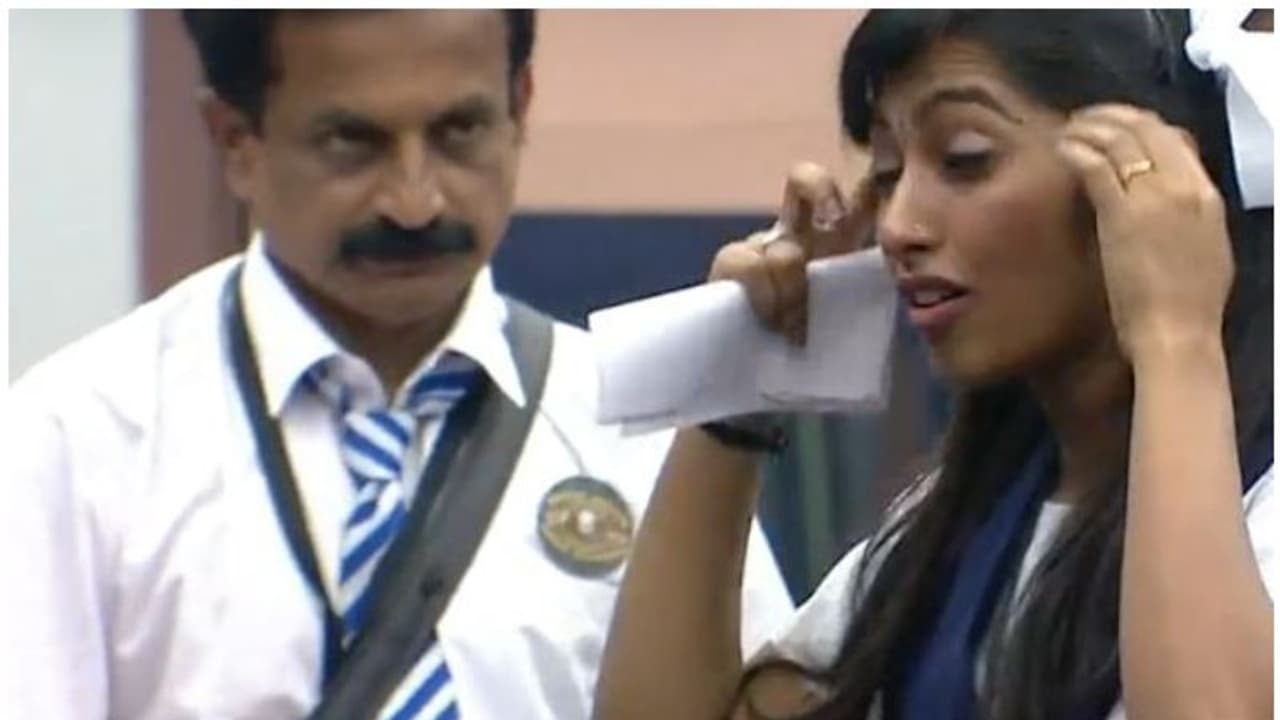 കുസൃതി കാര്യമായി, രേഷ്മയുടെ കണ്ണില് മുളക് തേച്ച് രജിത് കുസൃതി കാര്യമായി, രേഷ്മയുടെ കണ്ണില് മുളക് തേച്ച് രജിത്