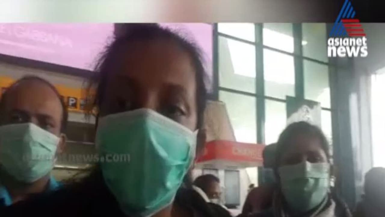 പ്രളയകാലത്ത് മാത്രം പ്രവാസികളെ മതിയോ? ഇറ്റലിയില് കുടുങ്ങിയ മലയാളി സംഘം വേദനയോടെ ചോദിക്കുന്നു പ്രളയകാലത്ത് മാത്രം പ്രവാസികളെ മതിയോ? ഇറ്റലിയില് കുടുങ്ങിയ മലയാളി സംഘം വേദനയോടെ ചോദിക്കുന്നു