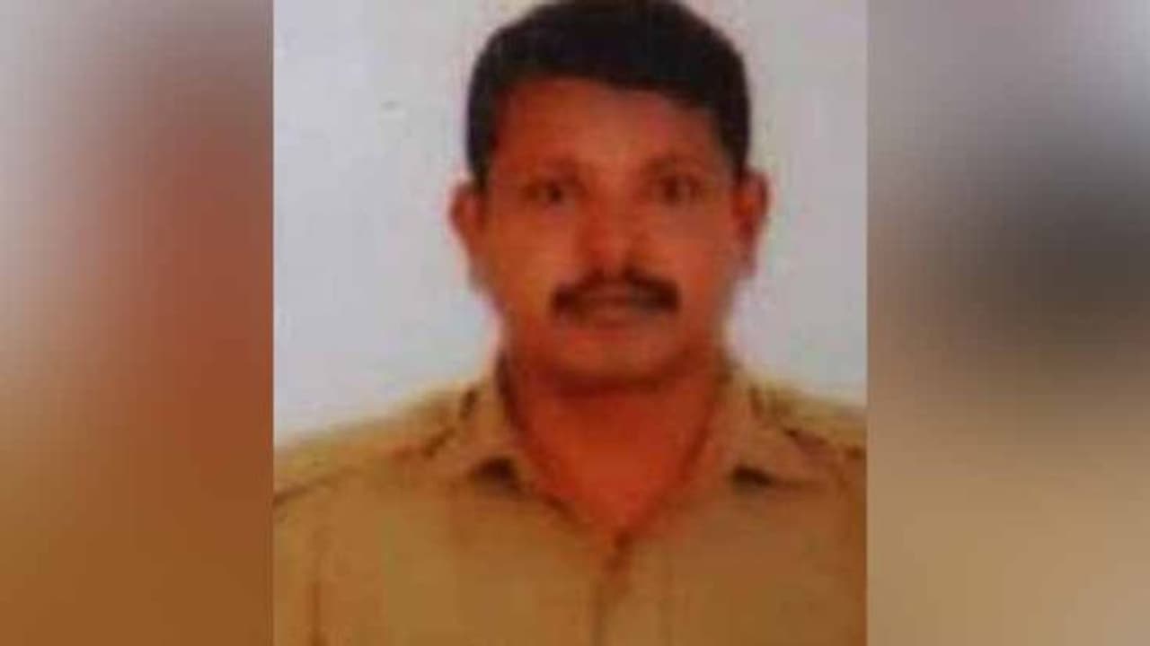 പൊലീസുകാരന് കന്യാകുമാരി കടൽത്തീരത്ത് മരിച്ച നിലയിൽ; ഒപ്പമുണ്ടായിരുന്ന യുവതി വിഷം കഴിച്ചു പൊലീസുകാരന് കന്യാകുമാരി കടൽത്തീരത്ത് മരിച്ച നിലയിൽ; ഒപ്പമുണ്ടായിരുന്ന യുവതി വിഷം കഴിച്ചു