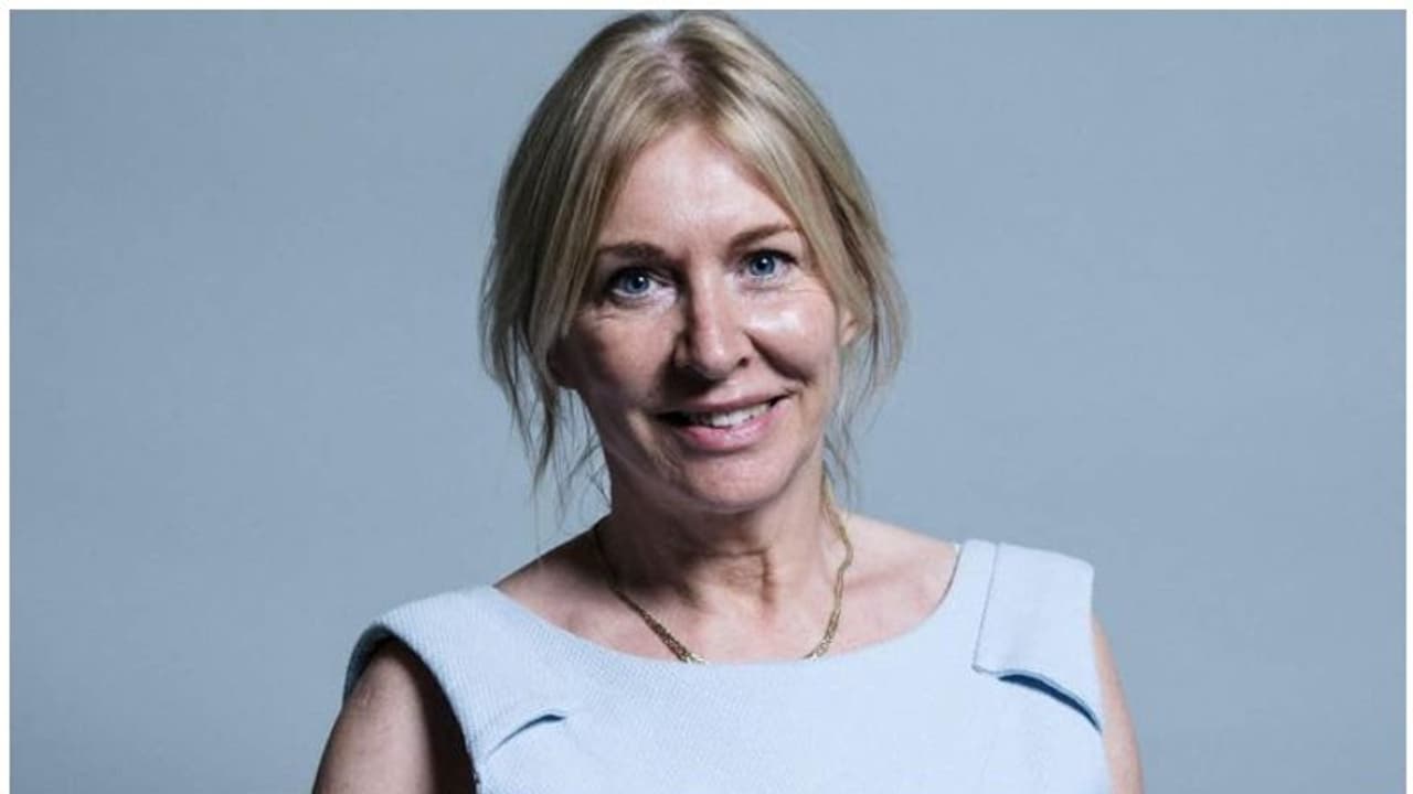 ബ്രിട്ടന് ആരോഗ്യ മന്ത്രിക്ക് കൊവിഡ് 19; ഇവര് പ്രധാനമന്ത്രിയടക്കമുള്ളവരുമായി അടുത്തിടപഴകിയതായി റിപ്പോര്ട്ട് ബ്രിട്ടന് ആരോഗ്യ മന്ത്രിക്ക് കൊവിഡ് 19; ഇവര് പ്രധാനമന്ത്രിയടക്കമുള്ളവരുമായി അടുത്തിടപഴകിയതായി റിപ്പോര്ട്ട്