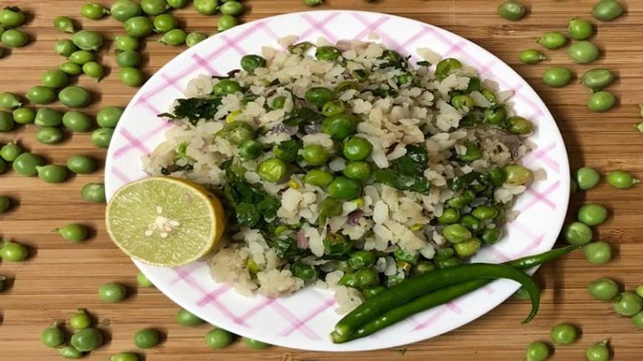 पोहा मटर का नाश्ता होता है लाजवाब, जानें इसकी रेसिपी पोहा मटर का नाश्ता होता है लाजवाब, जानें इसकी रेसिपी