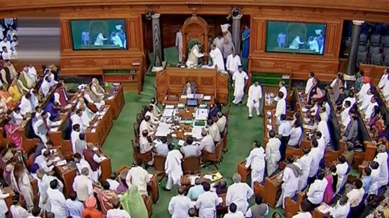 இந்திய பாராளுமன்றத்தை மிரட்டும் கொரோனா...!! விரைவில் முடித்துக் கொள்ள சபாநாயகர் ஆலோசனை..!! இந்திய பாராளுமன்றத்தை மிரட்டும் கொரோனா...!! விரைவில் முடித்துக் கொள்ள சபாநாயகர் ஆலோசனை..!!