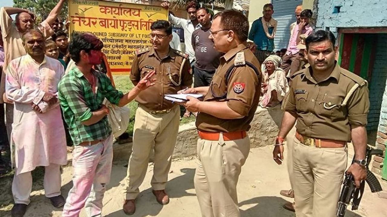 सगे भाई की गला रेतकर हत्या, कमरे में दफनाया शव, मां ने खोला राज सगे भाई की गला रेतकर हत्या, कमरे में दफनाया शव, मां ने खोला राज