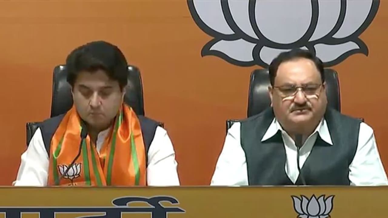 లాంఛనం పూర్తి: బీజేపీలో చేరిన జ్యోతిరాదిత్య సింధియా లాంఛనం పూర్తి: బీజేపీలో చేరిన జ్యోతిరాదిత్య సింధియా