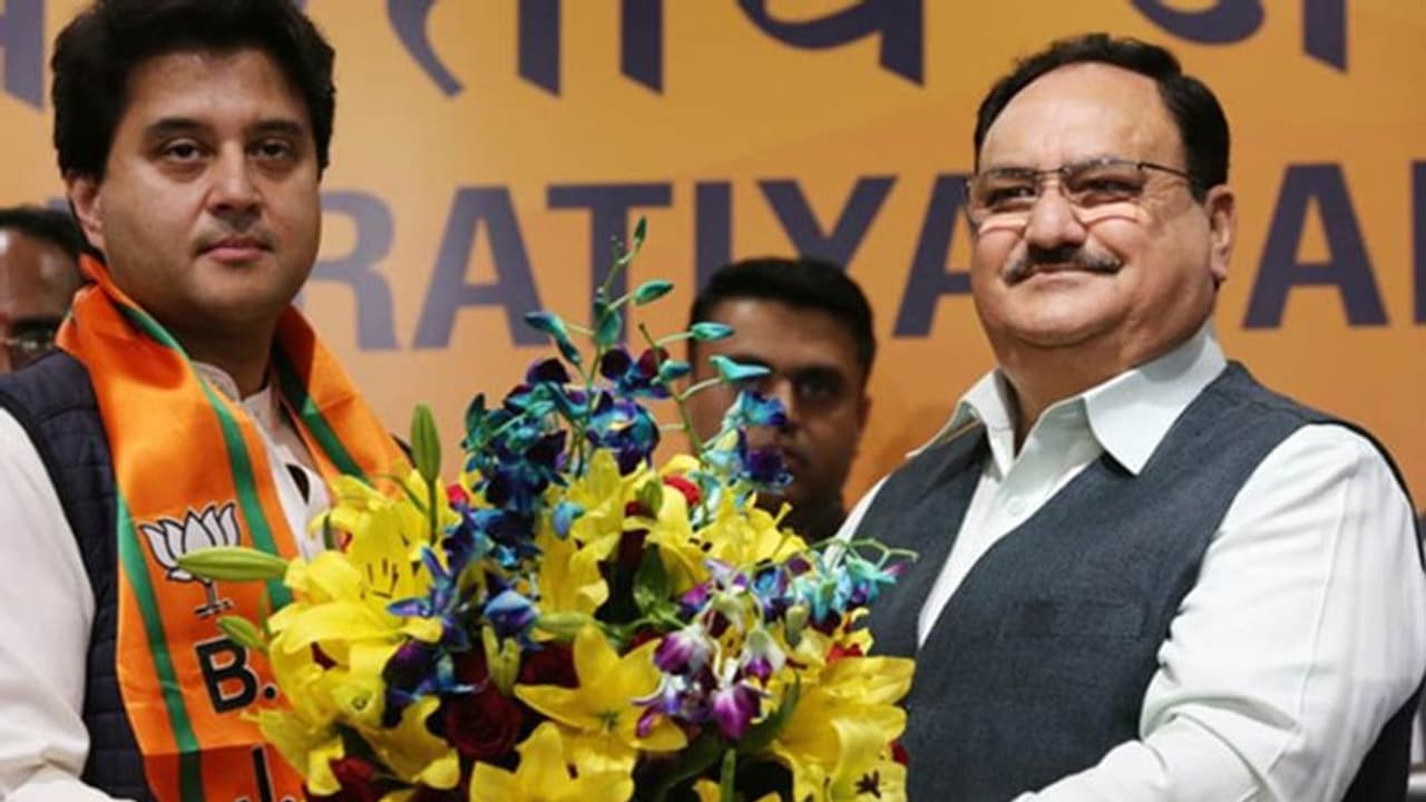 பாஜகவில் ஜோதிராதித்ய சிந்தியாவுக்கு ராஜபோக வரவேற்பு... மத்திய அமைச்சர் பதவி கொடுக்க பிரதமர் மோடி முடிவு..? பாஜகவில் ஜோதிராதித்ய சிந்தியாவுக்கு ராஜபோக வரவேற்பு... மத்திய அமைச்சர் பதவி கொடுக்க பிரதமர் மோடி முடிவு..?