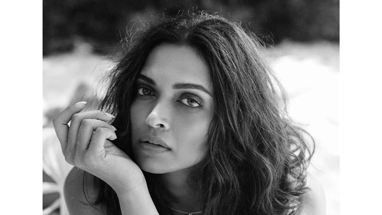 করোনা আতঙ্কে বাড়িবন্দি গোটা বিনোদন জগৎ, এর মধ্যেই নতুন প্রেম খুঁজে পেলেন দীপিকা পাডুকোন করোনা আতঙ্কে বাড়িবন্দি গোটা বিনোদন জগৎ, এর মধ্যেই নতুন প্রেম খুঁজে পেলেন দীপিকা পাডুকোন