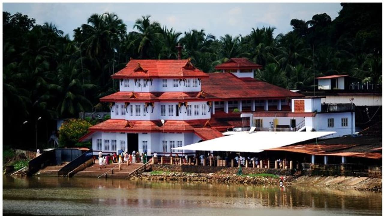 കൊവിഡ് 19 പറശ്ശിനിക്കടവ് ക്ഷേത്രത്തിൽ കനത്ത നിയന്ത്രണം; ചൊറൂണും അന്നദാനവും അടക്കം നി‍ർത്തി