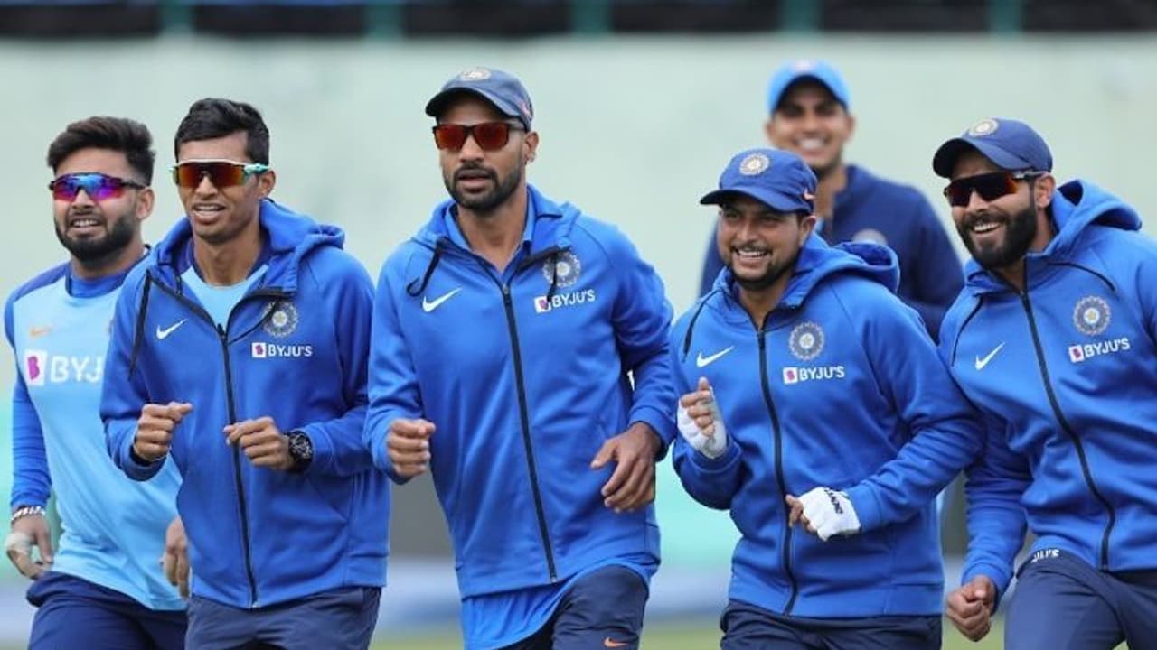 ദക്ഷിണാഫ്രിക്കയെ തുരത്താന് ടീം ഇന്ത്യ; ആദ്യ ഏകദിനം ഇന്ന്; സൂപ്പര് താരങ്ങള് മടങ്ങിയെത്തും ദക്ഷിണാഫ്രിക്കയെ തുരത്താന് ടീം ഇന്ത്യ; ആദ്യ ഏകദിനം ഇന്ന്; സൂപ്പര് താരങ്ങള് മടങ്ങിയെത്തും