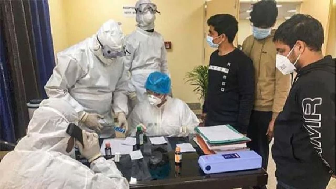यूपी में 10 लोग पाए गए कोरोना वायरस पॉजिटिव, जाने कहां कहां मिले हैं कितने मरीज यूपी में 10 लोग पाए गए कोरोना वायरस पॉजिटिव, जाने कहां कहां मिले हैं कितने मरीज