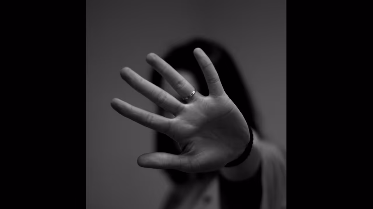 வாய்ப்புக்காக படுக்கைக்கு அழைக்கிறார்கள்... திரும்ப சின்னத்திரைக்கே போயிடுறேன்... புலம்பும் பிரபல நடிகை...! வாய்ப்புக்காக படுக்கைக்கு அழைக்கிறார்கள்... திரும்ப சின்னத்திரைக்கே போயிடுறேன்... புலம்பும் பிரபல நடிகை...!