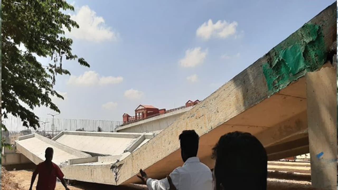 ಹಾಸನದಲ್ಲಿ ಪ್ರಾಣ ಉಳಿಸಿದ ಮಾರಕ ಕೊರೋನಾ : ತಪ್ಪಿದ ದುರಂತ ಹಾಸನದಲ್ಲಿ ಪ್ರಾಣ ಉಳಿಸಿದ ಮಾರಕ ಕೊರೋನಾ : ತಪ್ಪಿದ ದುರಂತ