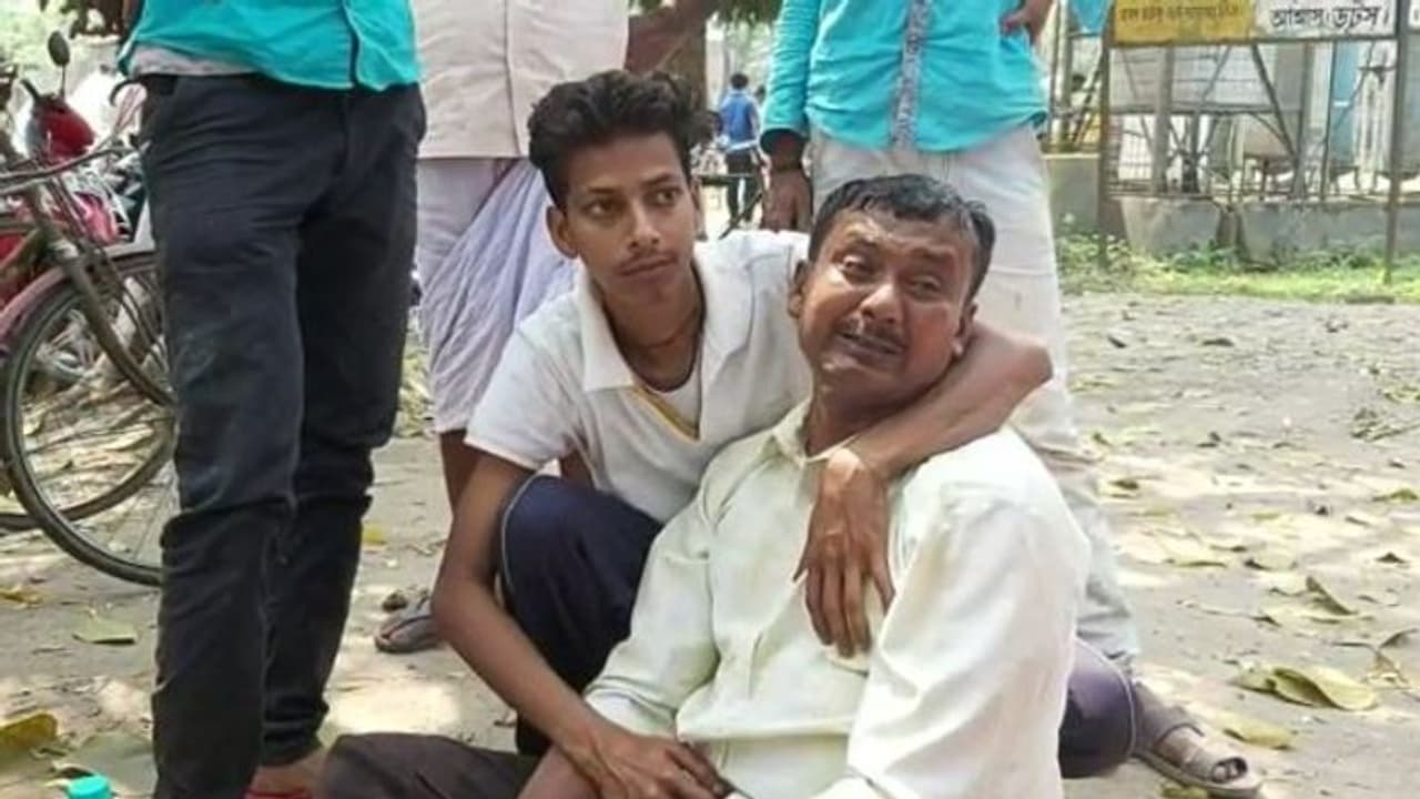 নতুন বউ নিয়ে বাড়ি ঢুকেই নিখোঁজ বর, বাগান থেকে উদ্ধার ঝুলন্ত দেহ নতুন বউ নিয়ে বাড়ি ঢুকেই নিখোঁজ বর, বাগান থেকে উদ্ধার ঝুলন্ত দেহ