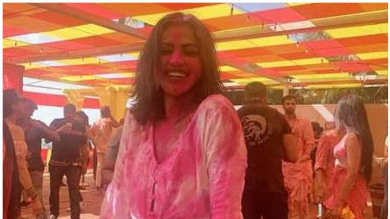 സ്‍നേഹത്തിന്റെ ജീവിതം തിരിച്ചുപിടിക്കുന്നു, ഫോട്ടോയുമായി അമലാ പോള്‍