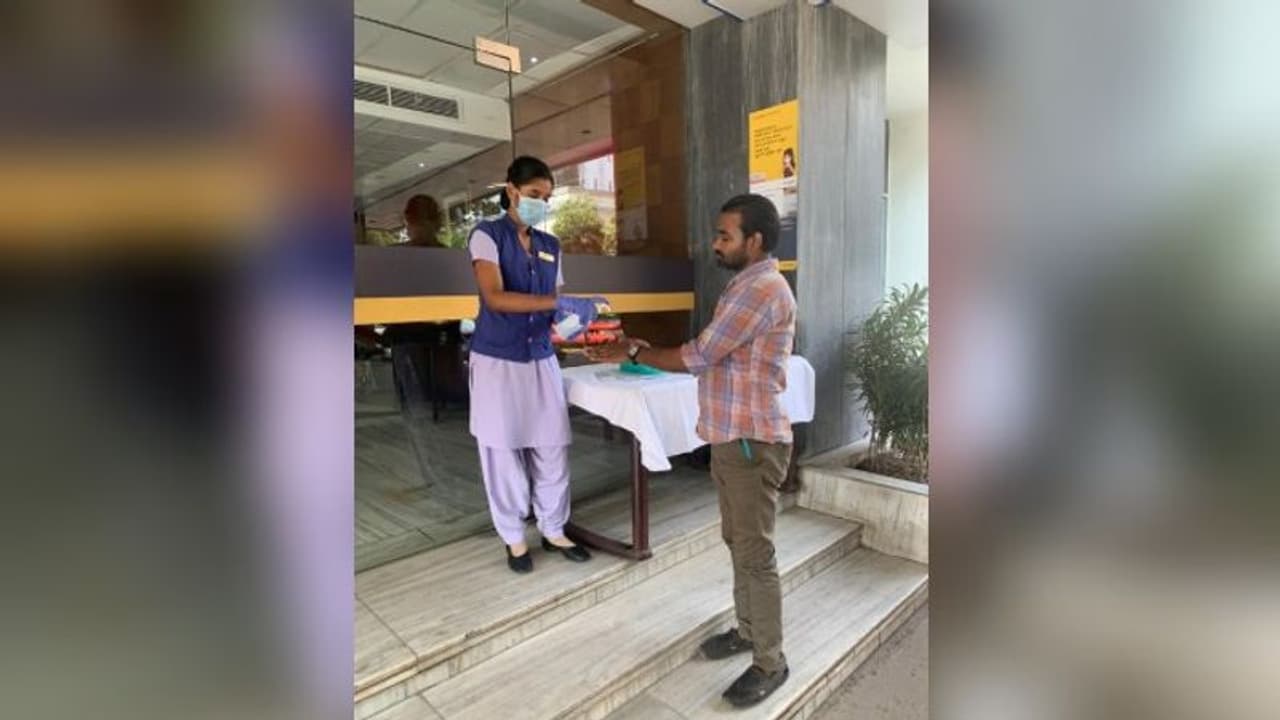 করোনা মোকাবিলায় কতটা তৈরি শহরের হাসপাতাল, জেনে নিন তার তালিকা করোনা মোকাবিলায় কতটা তৈরি শহরের হাসপাতাল, জেনে নিন তার তালিকা