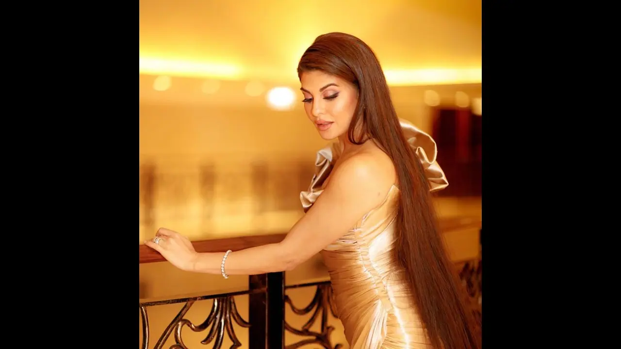 ঘন চুলের রহস্য কী, রইল জ্যাকলিনের হেয়ার কেয়ার টিপস ঘন চুলের রহস্য কী, রইল জ্যাকলিনের হেয়ার কেয়ার টিপস