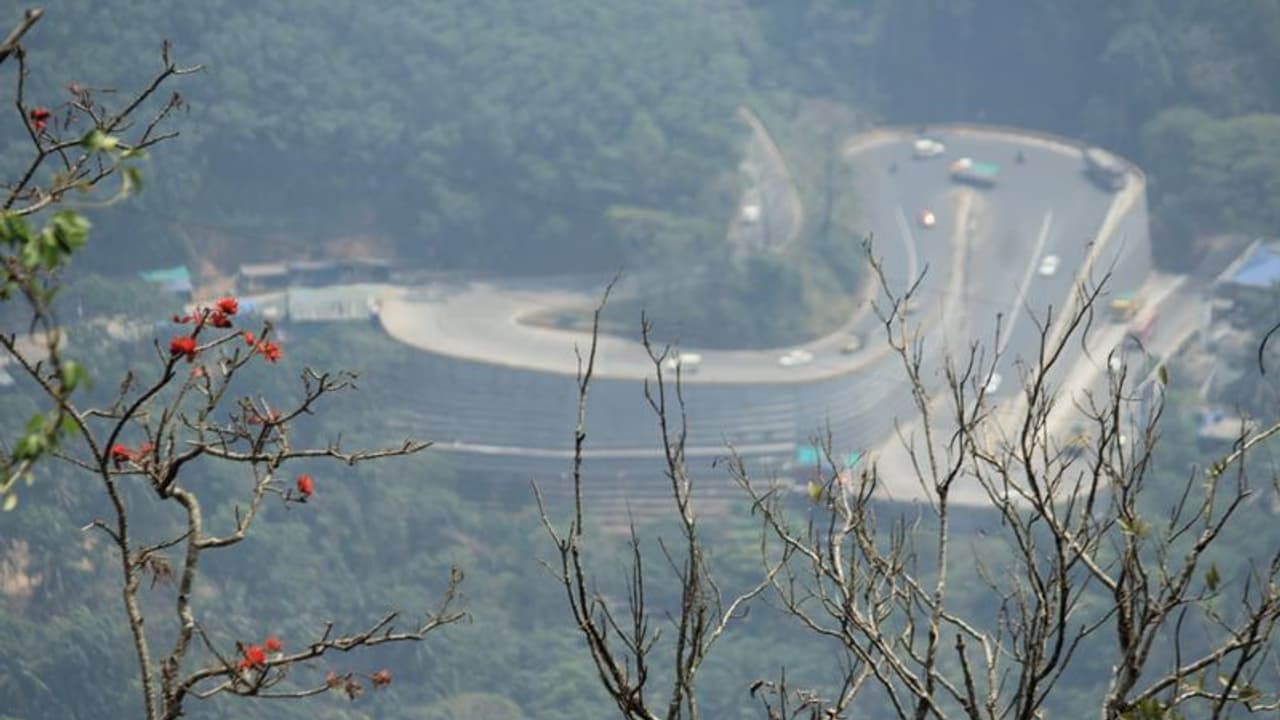 താമരശ്ശേരി ചുരം കടക്കാന് ശ്രദ്ധിക്കേണ്ട കാര്യങ്ങളെന്തൊക്കെ? നിര്ദ്ദേശങ്ങളുമായി ചുരം സംരക്ഷണ സമിതി താമരശ്ശേരി ചുരം കടക്കാന് ശ്രദ്ധിക്കേണ്ട കാര്യങ്ങളെന്തൊക്കെ? നിര്ദ്ദേശങ്ങളുമായി ചുരം സംരക്ഷണ സമിതി