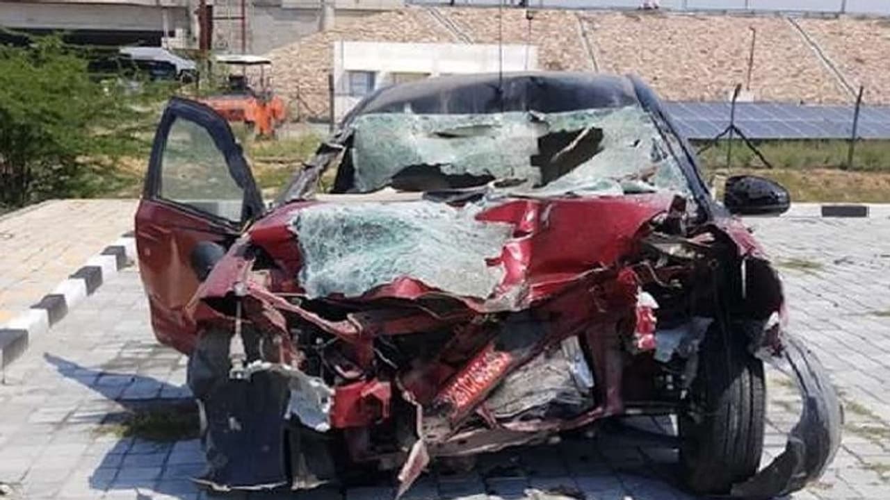 1 गलती के कारण पत्नी, बेटी, दामाद के साथ आफिसर की मौत, ऐसे हुआ हादसा 1 गलती के कारण पत्नी, बेटी, दामाद के साथ आफिसर की मौत, ऐसे हुआ हादसा