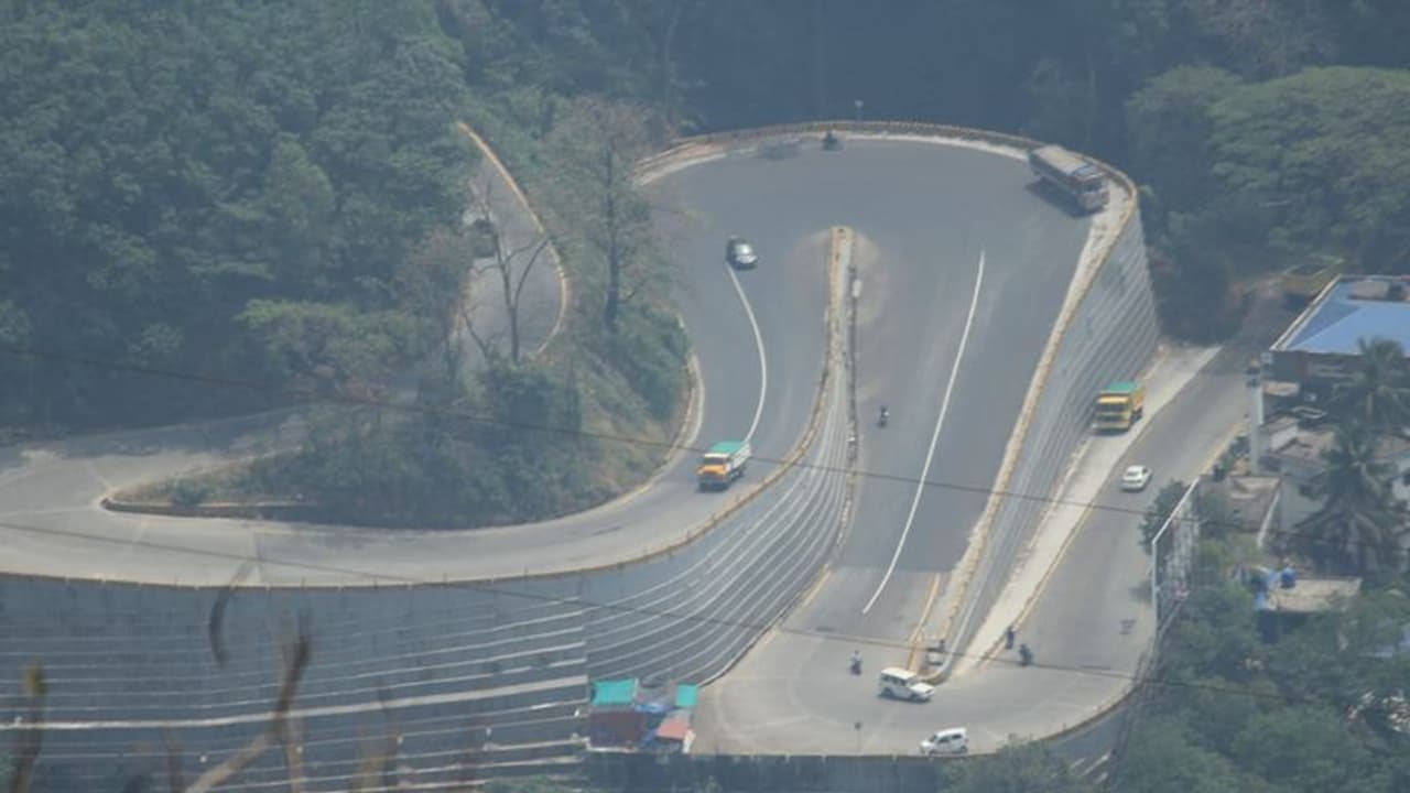 'ചരക്കുവാഹനങ്ങളെ നിയന്ത്രിക്കണം'; താമരശ്ശേരി ചുരത്തിലെ ഗതാഗത തടസ്സത്തില്‍ ഇടപ്പെട്ട് മനുഷ്യവകാശ കമ്മീഷന്‍