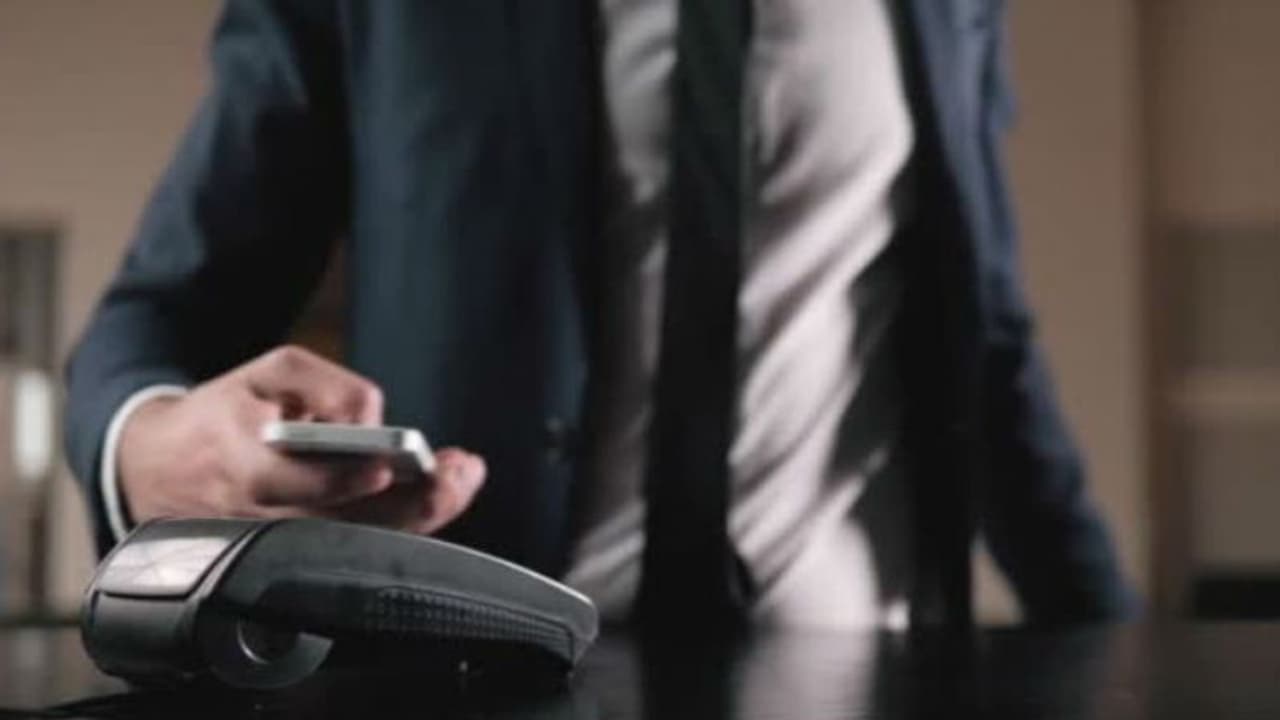 അപരിചിതന് നല്കിയത് ലക്ഷങ്ങളുടെ ടിപ്പ്; പക്ഷേ സംഗതി വെള്ളത്തിലായി! അപരിചിതന് നല്കിയത് ലക്ഷങ്ങളുടെ ടിപ്പ്; പക്ഷേ സംഗതി വെള്ളത്തിലായി!