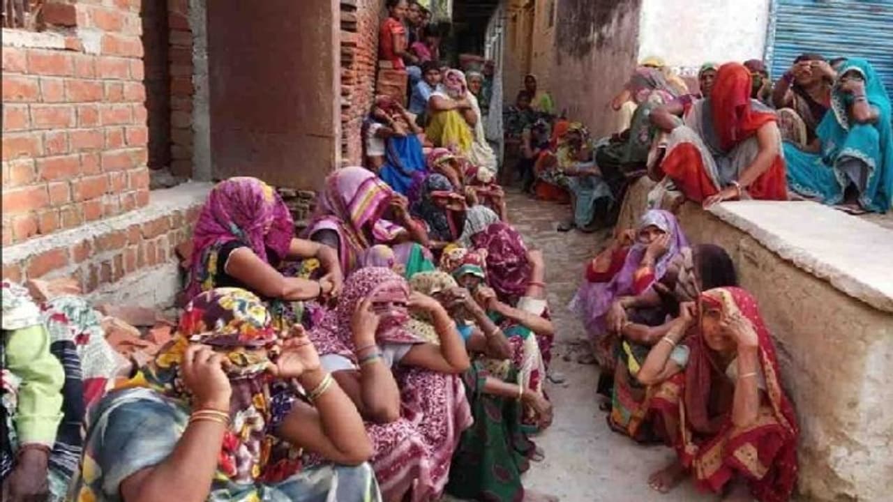 पत्नी ने जहां लगाई थी फांसी, 30 दिन बाद पति ने उसी जगह पर दे दी जान पत्नी ने जहां लगाई थी फांसी, 30 दिन बाद पति ने उसी जगह पर दे दी जान