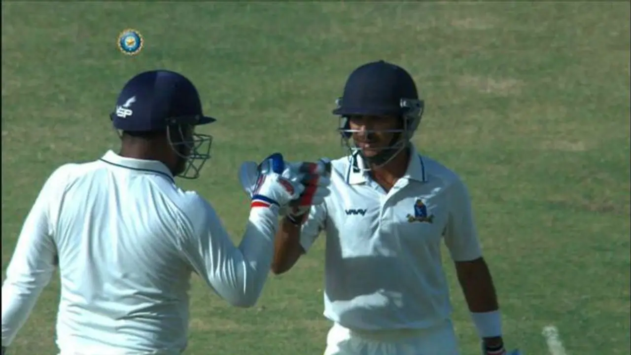 অনুষ্টুপ অর্ণবের ব্যাটে রঞ্জি জয়ের স্বপ্ন দেখছে বাংলা, প্রথম ইনিংসে লিডের জন্য দরকার ৭২ রান অনুষ্টুপ অর্ণবের ব্যাটে রঞ্জি জয়ের স্বপ্ন দেখছে বাংলা, প্রথম ইনিংসে লিডের জন্য দরকার ৭২ রান