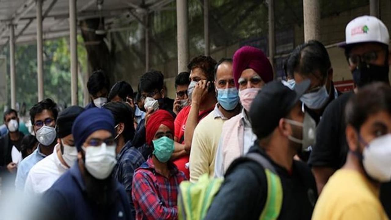 कोरोना से देश में पहली मौत की पुष्टि, अब तक 77 मामले आए सामने, दिल्ली में सिनेमाघर 31 मार्च तक के लिए बंद कोरोना से देश में पहली मौत की पुष्टि, अब तक 77 मामले आए सामने, दिल्ली में सिनेमाघर 31 मार्च तक के लिए बंद