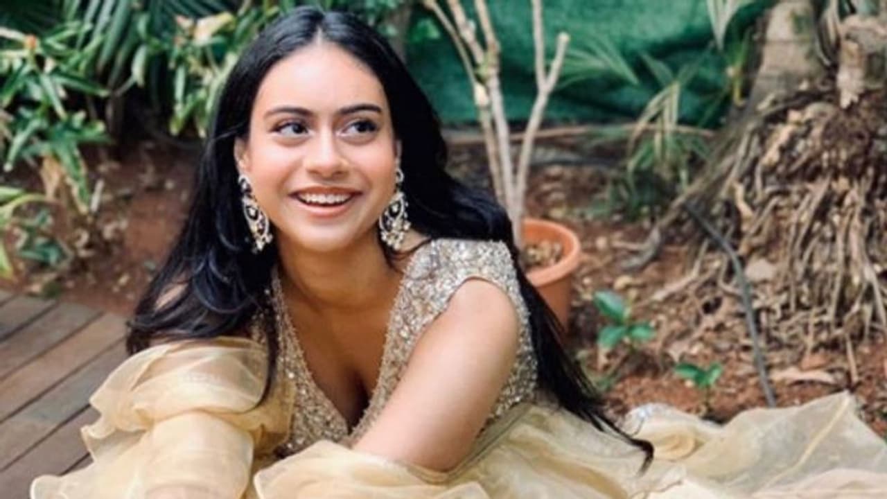 പാര്ട്ടി വെയറില് സുന്ദരിയായി നൈസ; ചിത്രം പങ്കുവച്ചത് അമ്മ കജോള്... പാര്ട്ടി വെയറില് സുന്ദരിയായി നൈസ; ചിത്രം പങ്കുവച്ചത് അമ്മ കജോള്...