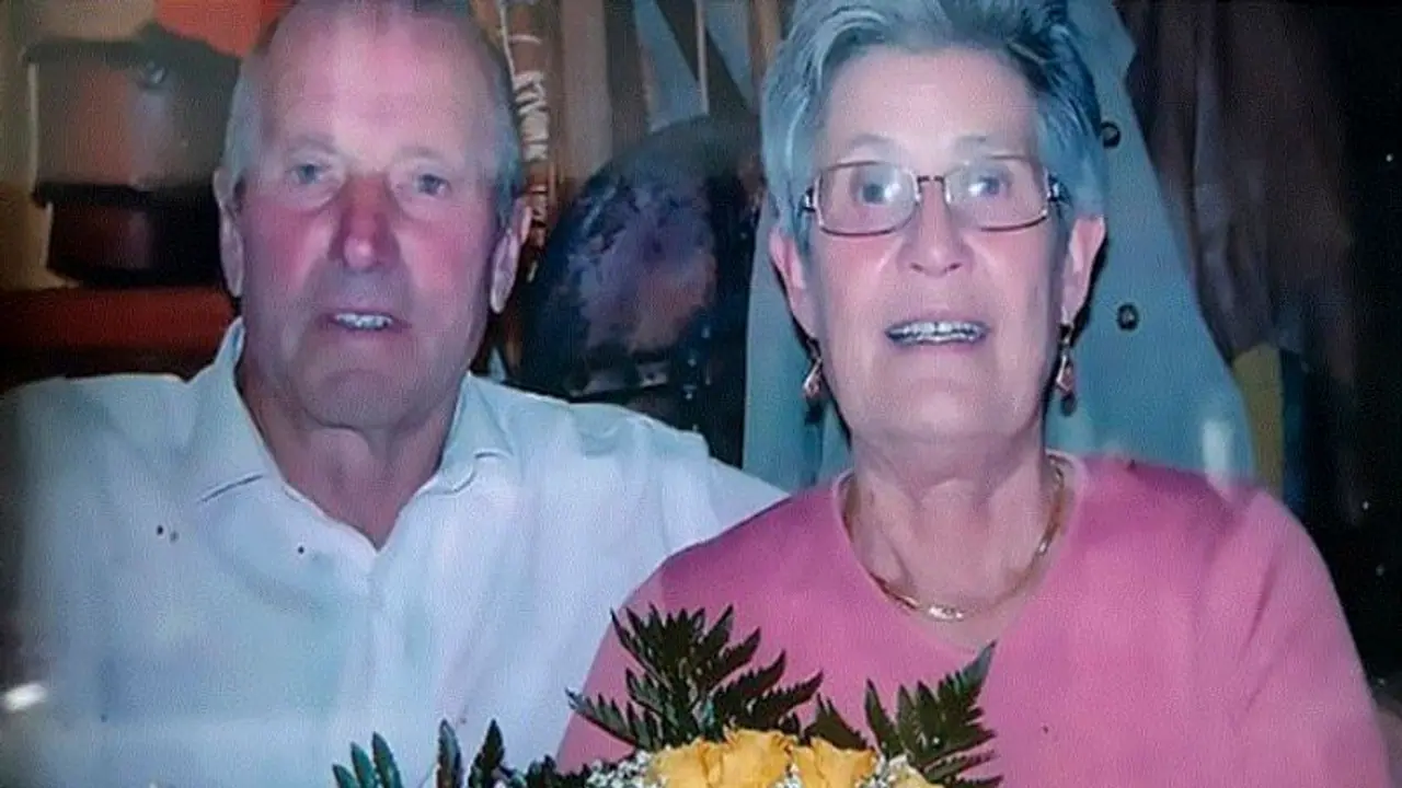 দু'জনে সংসার করেছেন ৬০ বছর, করোনা আক্রান্ত হয়ে একসঙ্গেই মৃত্যু দম্পতির দু'জনে সংসার করেছেন ৬০ বছর, করোনা আক্রান্ত হয়ে একসঙ্গেই মৃত্যু দম্পতির