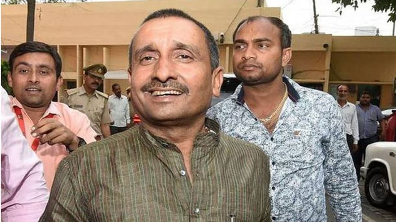 रेप पीड़िता के पिता की हत्या के मामले में कुलदीप सेंगर को 10 साल की सजा, कोर्ट ने लगाया 10 लाख का जुर्माना रेप पीड़िता के पिता की हत्या के मामले में कुलदीप सेंगर को 10 साल की सजा, कोर्ट ने लगाया 10 लाख का जुर्माना