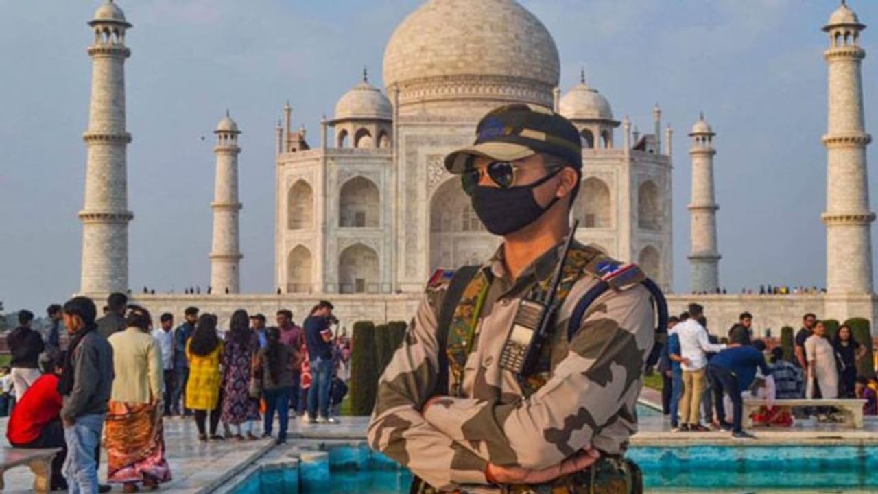 আতঙ্কের ৩০ দিন হল শুরু, সাবধান না হলে করোনা নিতে পারে ভয়ঙ্কর আকার আতঙ্কের ৩০ দিন হল শুরু, সাবধান না হলে করোনা নিতে পারে ভয়ঙ্কর আকার