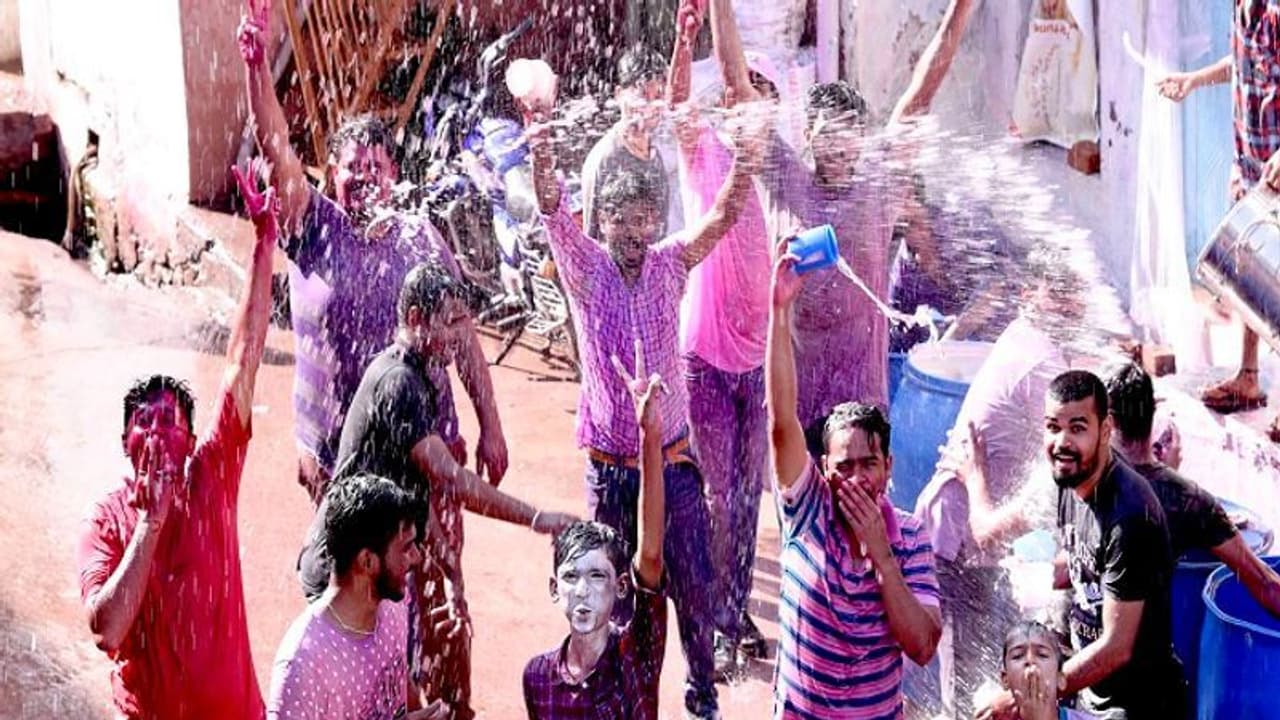 ಬಾಗಲಕೋಟೆ: ಐತಿಹಾಸಿಕ ರಂಗಿನಾಟಕ್ಕೆ ಅದ್ಧೂರಿ ತೆರೆ! ಬಾಗಲಕೋಟೆ: ಐತಿಹಾಸಿಕ ರಂಗಿನಾಟಕ್ಕೆ ಅದ್ಧೂರಿ ತೆರೆ!