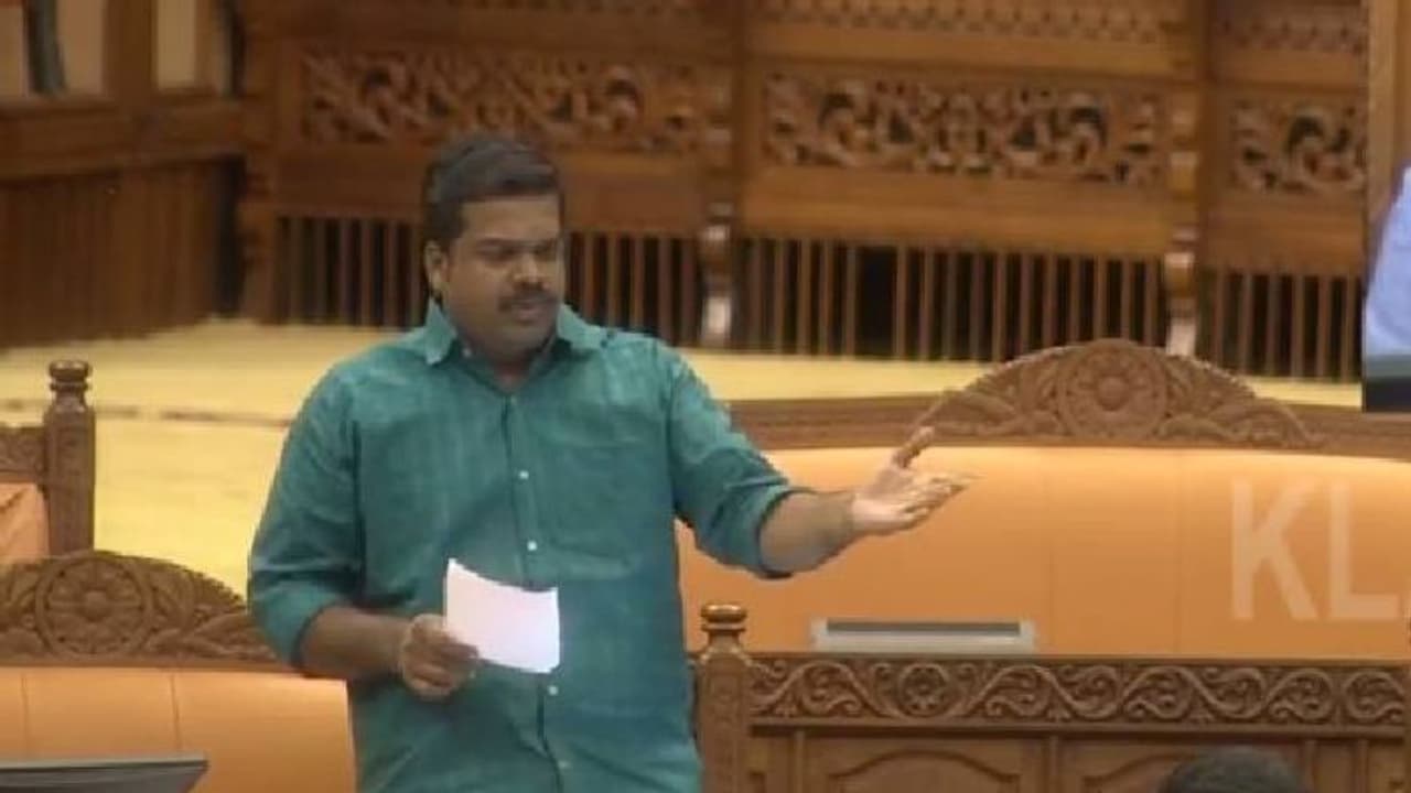 മുടി ഡൈ ചെയ്തു വാർത്താ സമ്മേളനം നടത്തിയല്ല കെ കെ ശൈലജ ടീച്ചറമ്മയായതെന്ന് ജനീഷ് കുമാർ എംഎല്എ മുടി ഡൈ ചെയ്തു വാർത്താ സമ്മേളനം നടത്തിയല്ല കെ കെ ശൈലജ ടീച്ചറമ്മയായതെന്ന് ജനീഷ് കുമാർ എംഎല്എ