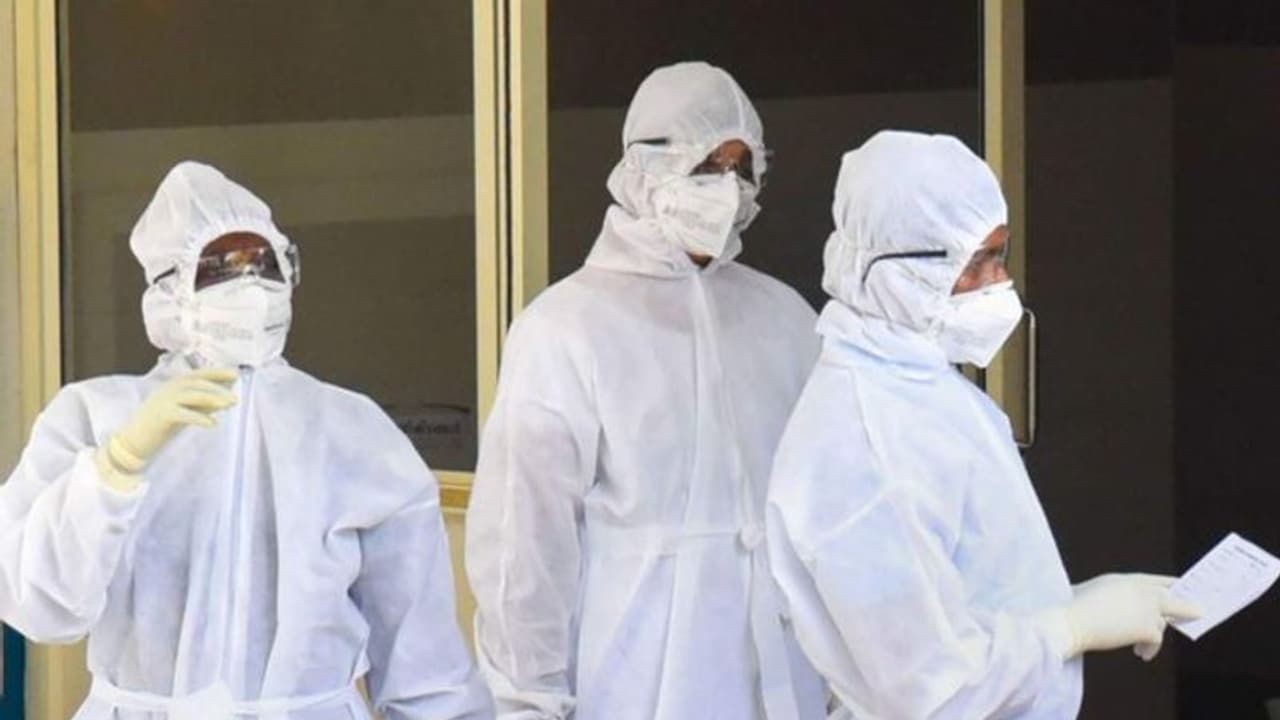 രാജ്യത്ത് വീണ്ടും കൊവിഡ് മരണം; ദില്ലിയില് ചികിത്സയിലായിരുന്ന 69കാരി മരിച്ചു രാജ്യത്ത് വീണ്ടും കൊവിഡ് മരണം; ദില്ലിയില് ചികിത്സയിലായിരുന്ന 69കാരി മരിച്ചു